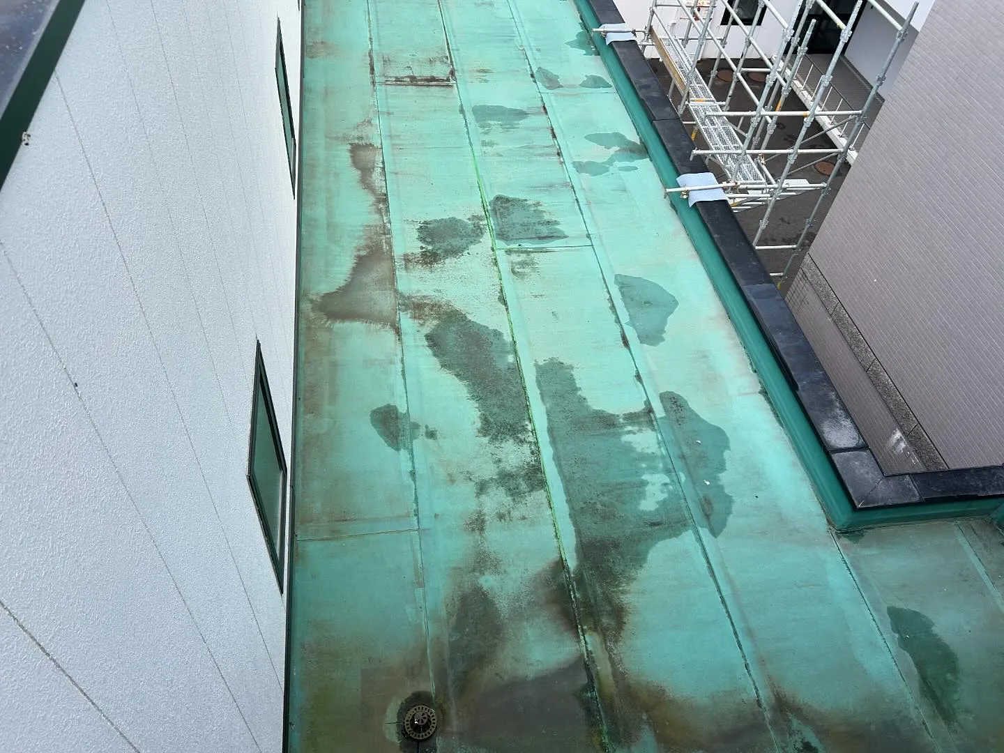 札幌学院大学のゴムシート防水からウレタン防水着工です⭐︎